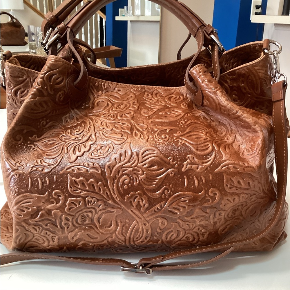#585 Isadora Italian Leather Large Embossed Floral Leather Shoulder Bag - - Picture 2 of 16